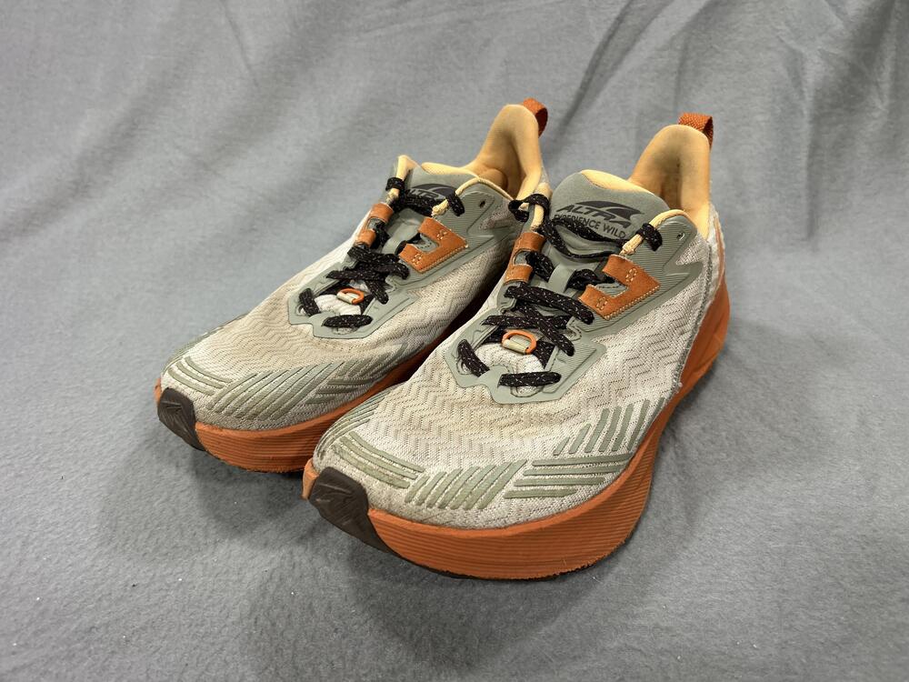 Altra Experience Wild Shoes Mens Size 11.5 Orange White Trail Running MaxTrac